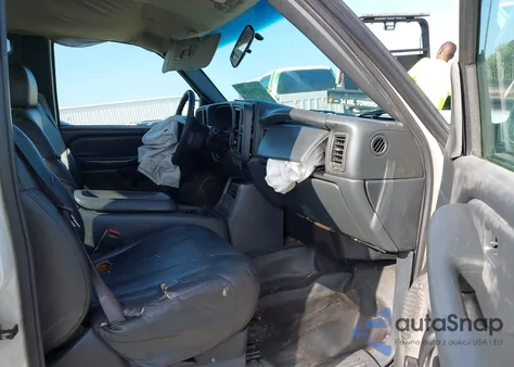 2001 Chevrolet Silverado 2500Hd из США, поврежденный, VIN 1GCHC23UX1F103462